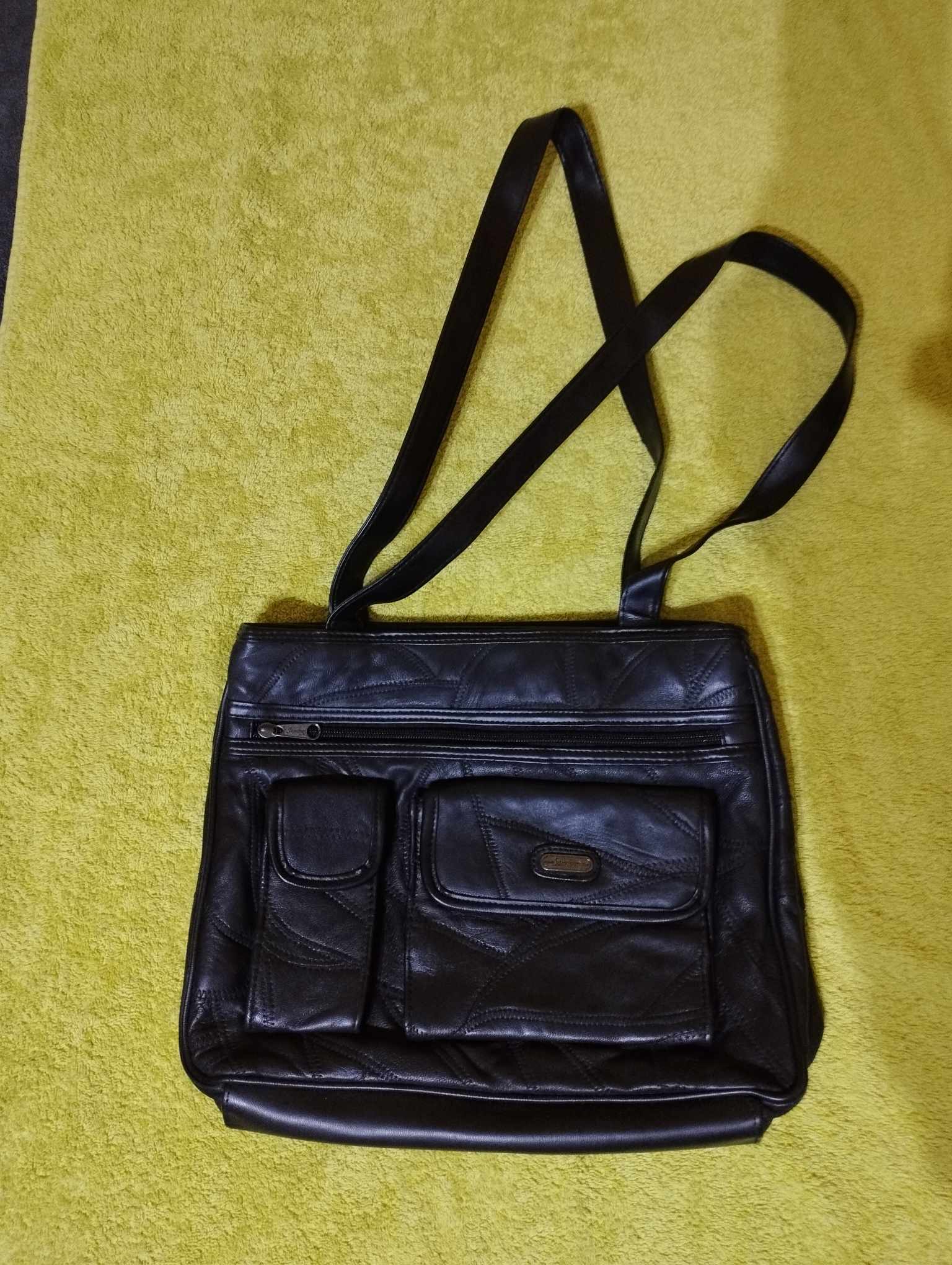 Valódi bőr női válltáska, fekete