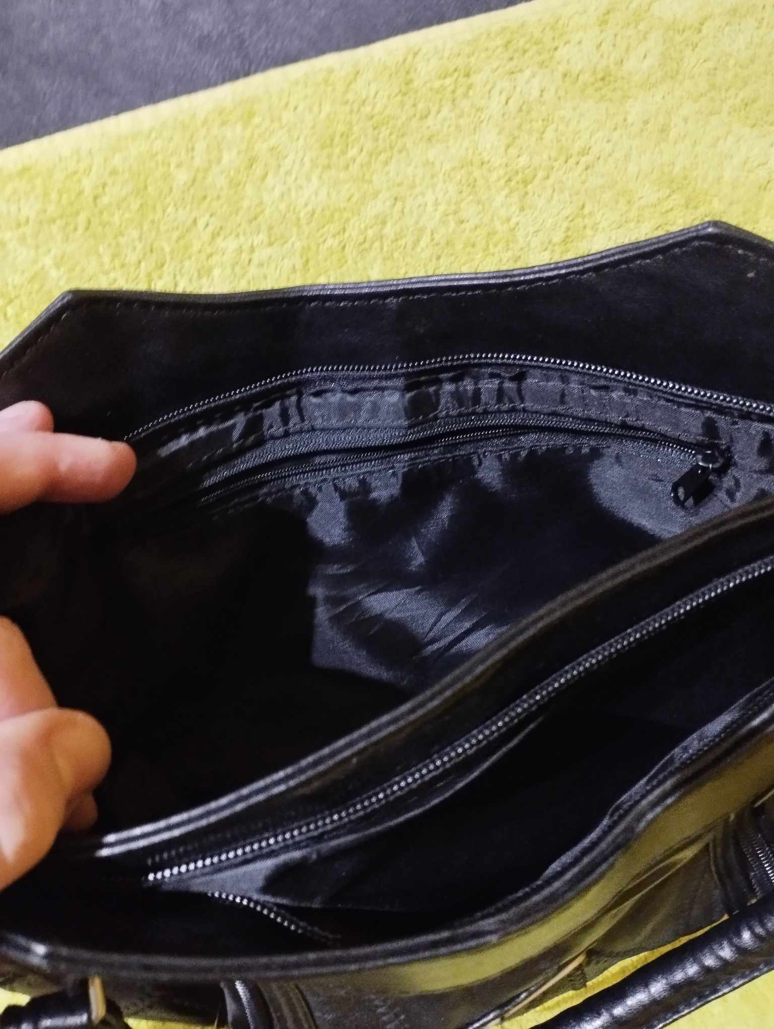 Valódi bőr női kézitáska, fekete