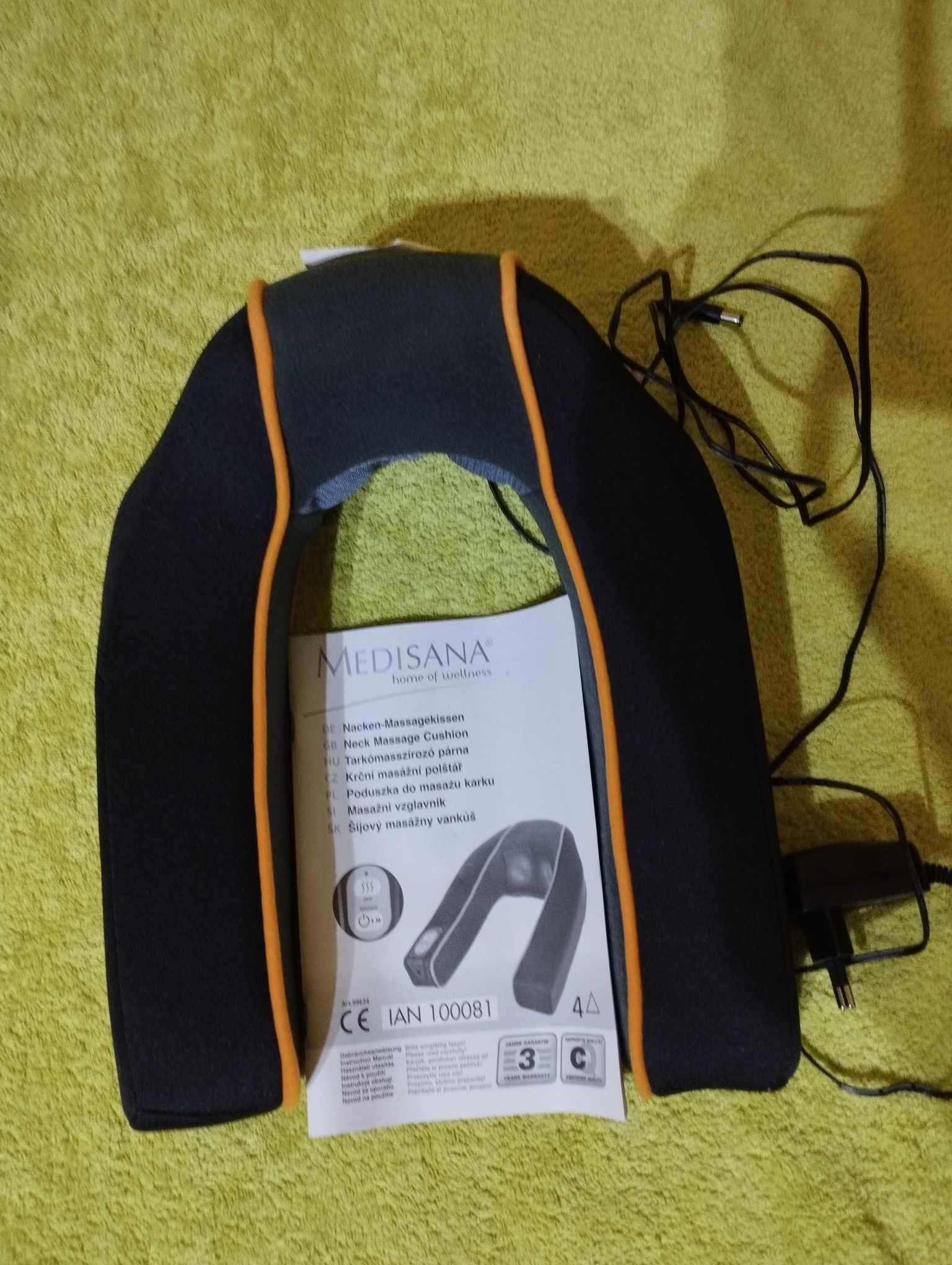 MEDISANA tarkómasszírozó vörös fénnyel és melegítő funkcióval