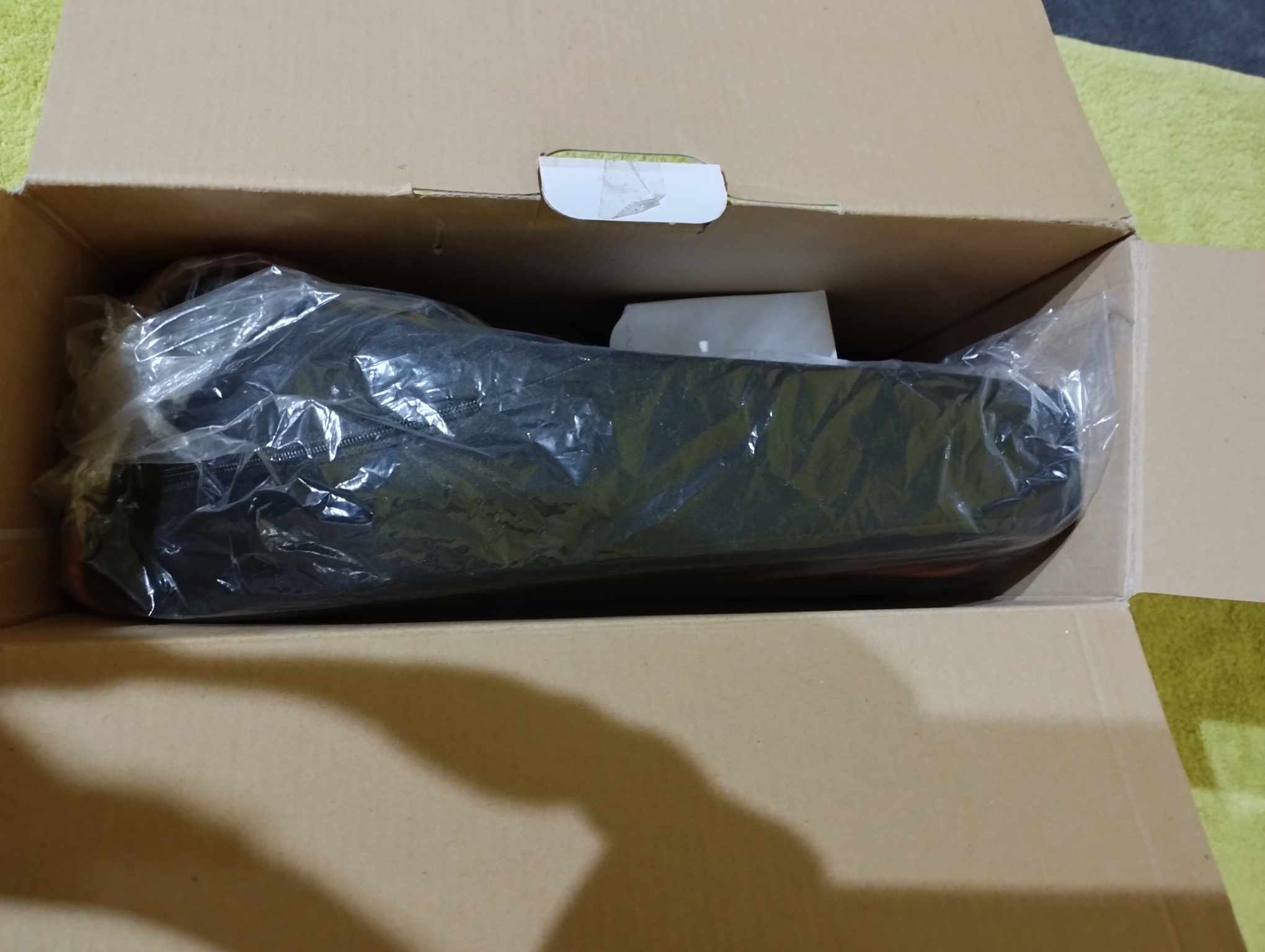 MEDISANA tarkómasszírozó vörös fénnyel és melegítő funkcióval